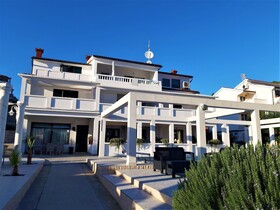 Apartments Raffaello