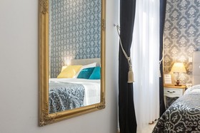 Aurelia Antik Apartments & Rooms