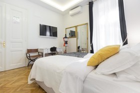 Aurelia Antik Apartments & Rooms