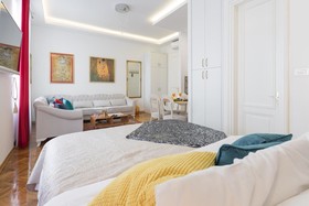 Aurelia Antik Apartments & Rooms