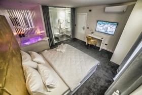 Hotel Forty Two