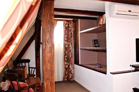 Maksimilian Guesthouse