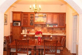 Maksimilian Guesthouse