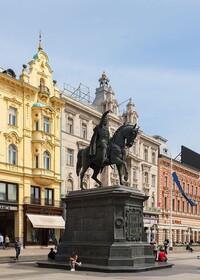 Angel Main Square Center