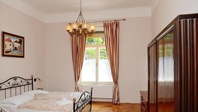 Apartments & Rooms Flowers