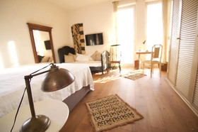 Embassy Row BnB