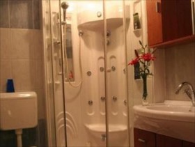 Henrik Rooms & Apartments