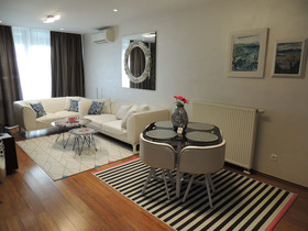 King & Queen Apartments