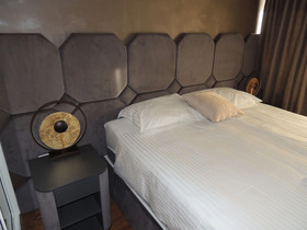 King & Queen Apartments