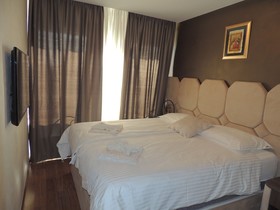 King & Queen Apartments