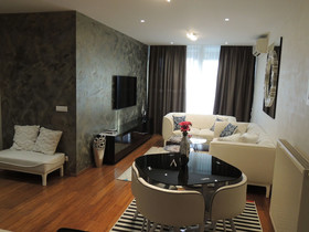 King & Queen Apartments
