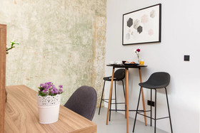 Rooms And Apartments Glossy