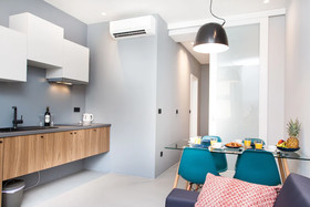 Rooms And Apartments Glossy