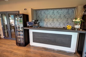 16 Lakes Hotel