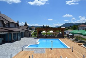 16 Lakes Hotel