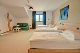 16 Lakes Hotel