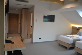 16 Lakes Hotel