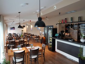 16 Lakes Hotel