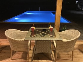 16 Lakes Hotel