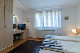 Apartments And Room Robert