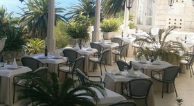 Hotel Moeesy, Blue & Green Oasis