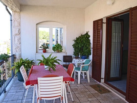 Apartments Janja Postira