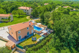 Villa Dina