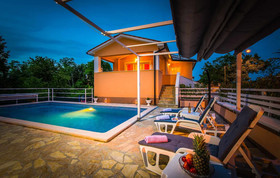 Villa Dina