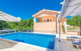 Villa Dina