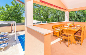Villa Dina