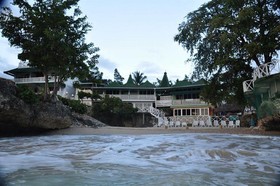 Dan's Creek Hotel