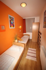 Broadway Hostel & Apartments