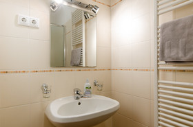 Broadway Hostel & Apartments
