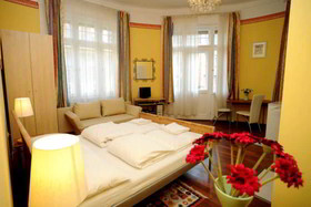 Club Apartments & Rooms