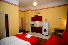 Club Apartments & Rooms