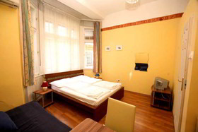 Club Apartments & Rooms