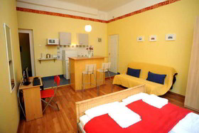 Club Apartments & Rooms