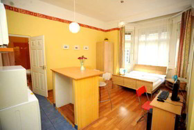 Club Apartments & Rooms