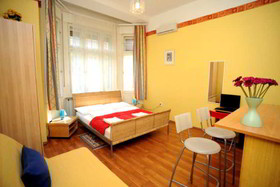 Club Apartments & Rooms
