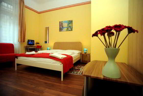 Club Apartments & Rooms