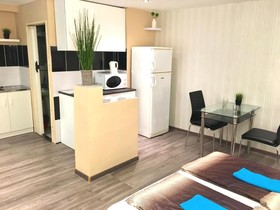 Emerald Apartments & Hostel