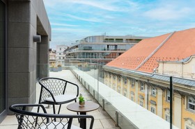 Hotel Emerald & Suites