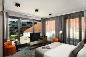 Hotel Emerald & Suites