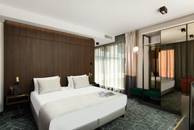 Hotel Emerald & Suites