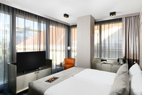 Hotel Emerald & Suites