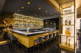 Hotel Emerald & Suites
