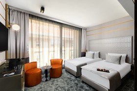 Hotel Emerald & Suites
