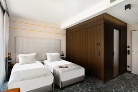 Hotel Emerald & Suites