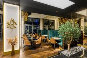 Hotel Emerald & Suites