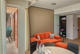 Escala Hotel & Suites